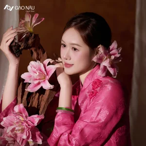 Timeless Grace: Elegant Vietnamese Ao Dai Style - image 1