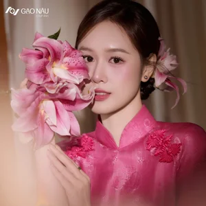 Timeless Grace: Elegant Vietnamese Ao Dai Style - image 5