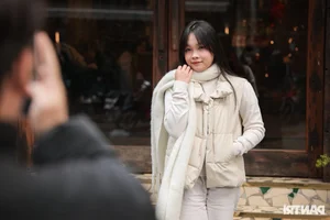 Festive Fashion: Young Women Celebrate Christmas in Style Across Hanoi's Iconic Landmarks - image 12