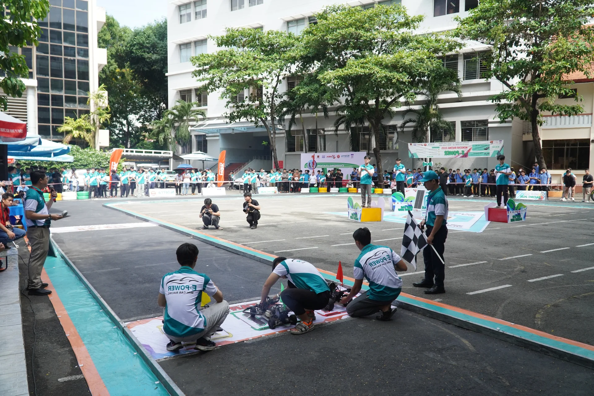 Innovation on Wheels: Vietnamese Students Showcase Hand-Built Supercar Replicas and Designs