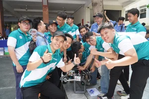 Innovation on Wheels: Vietnamese Students Showcase Hand-Built Supercar Replicas and Designs - image 0