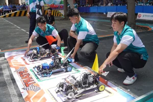 Innovation on Wheels: Vietnamese Students Showcase Hand-Built Supercar Replicas and Designs - image 5