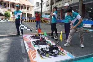 Innovation on Wheels: Vietnamese Students Showcase Hand-Built Supercar Replicas and Designs - image 7
