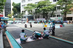 Innovation on Wheels: Vietnamese Students Showcase Hand-Built Supercar Replicas and Designs - image 4