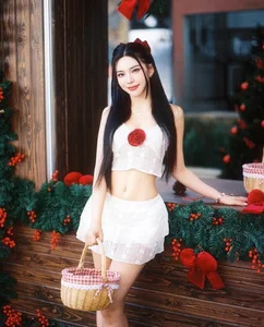Stunning Thai Car Model Transforms into Seductive Cat Girl in New Photo Gallery - image 2
