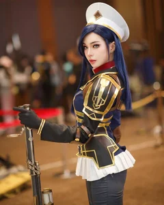 Stunning Thai Car Model Transforms into Seductive Cat Girl in New Photo Gallery - image 3