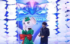 Netizens React to Dat G's Surprise Appearance on The Masked Singer Vietnam - image 0