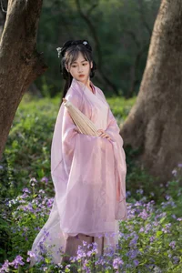 YiTuYu Art Language Vol.5882 Featuring Jiao Yi Zhi Sui Sui Photo Collection - image 2