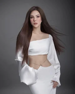 Bold and Seductive Style of Toc Tien, Diep Lam Anh and Famous Year of the Snake Stars - image 23