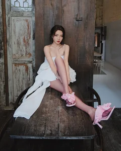 Bold and Seductive Style of Toc Tien, Diep Lam Anh and Famous Year of the Snake Stars - image 6