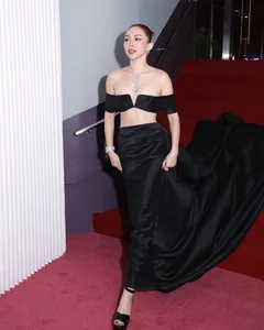 Bold and Seductive Style of Toc Tien, Diep Lam Anh and Famous Year of the Snake Stars - image 21