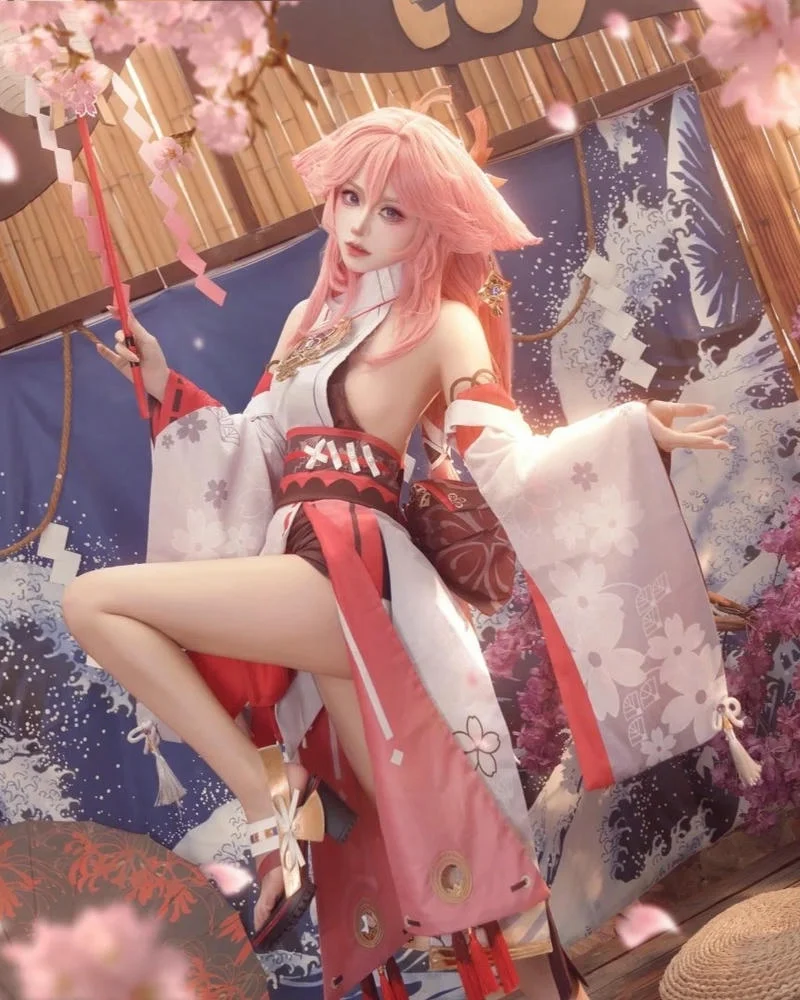 99+ Bold and Seductive Yae Miko Cosplay Images from Genshin Impact