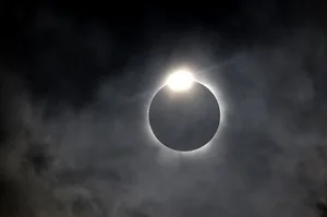Breathtaking Photos: The Once-in-a-Century Total Solar Eclipse in North America - image 13