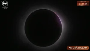 Breathtaking Photos: The Once-in-a-Century Total Solar Eclipse in North America - image 10