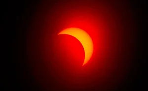 Breathtaking Photos: The Once-in-a-Century Total Solar Eclipse in North America - image 9