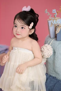 Lisa Daughter of Khanh Thi and Phan Hien Stuns with Living Doll Visuals - image 7