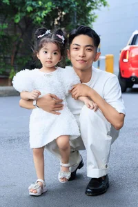 Lisa Daughter of Khanh Thi and Phan Hien Stuns with Living Doll Visuals - image 8