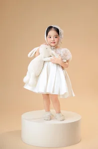 Lisa Daughter of Khanh Thi and Phan Hien Stuns with Living Doll Visuals - image 5