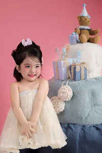 Lisa Daughter of Khanh Thi and Phan Hien Stuns with Living Doll Visuals - image 4