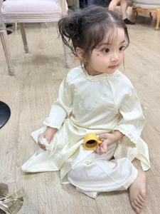 Lisa Daughter of Khanh Thi and Phan Hien Stuns with Living Doll Visuals - image 6