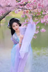 Hua Zhuang Shi Tian: Ethereal Beauty in Hanfu Amidst Cherry Blossoms, YiTuYu Vol.8837 - image 11