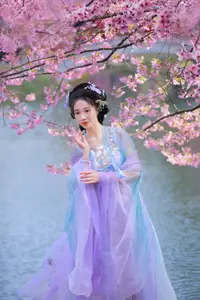 Hua Zhuang Shi Tian: Ethereal Beauty in Hanfu Amidst Cherry Blossoms, YiTuYu Vol.8837 - image 13