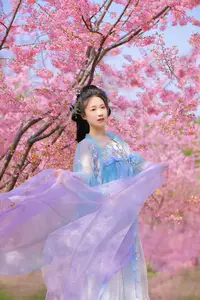 Hua Zhuang Shi Tian: Ethereal Beauty in Hanfu Amidst Cherry Blossoms, YiTuYu Vol.8837 - image 5