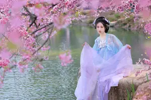 Hua Zhuang Shi Tian: Ethereal Beauty in Hanfu Amidst Cherry Blossoms, YiTuYu Vol.8837 - image 7