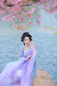 Hua Zhuang Shi Tian: Ethereal Beauty in Hanfu Amidst Cherry Blossoms, YiTuYu Vol.8837 - image 1