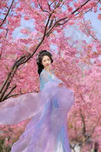Hua Zhuang Shi Tian: Ethereal Beauty in Hanfu Amidst Cherry Blossoms, YiTuYu Vol.8837 - image 2