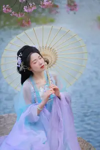 Hua Zhuang Shi Tian: Ethereal Beauty in Hanfu Amidst Cherry Blossoms, YiTuYu Vol.8837 - image 3