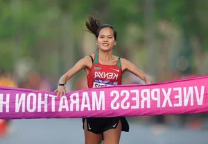 Pham Thi Hong Le Claims 8th VnExpress Marathon 42km Victory - image 3