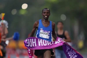 Pham Thi Hong Le Claims 8th VnExpress Marathon 42km Victory - image 1