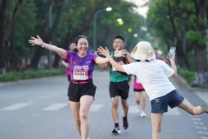 Pham Thi Hong Le Claims 8th VnExpress Marathon 42km Victory - image 0