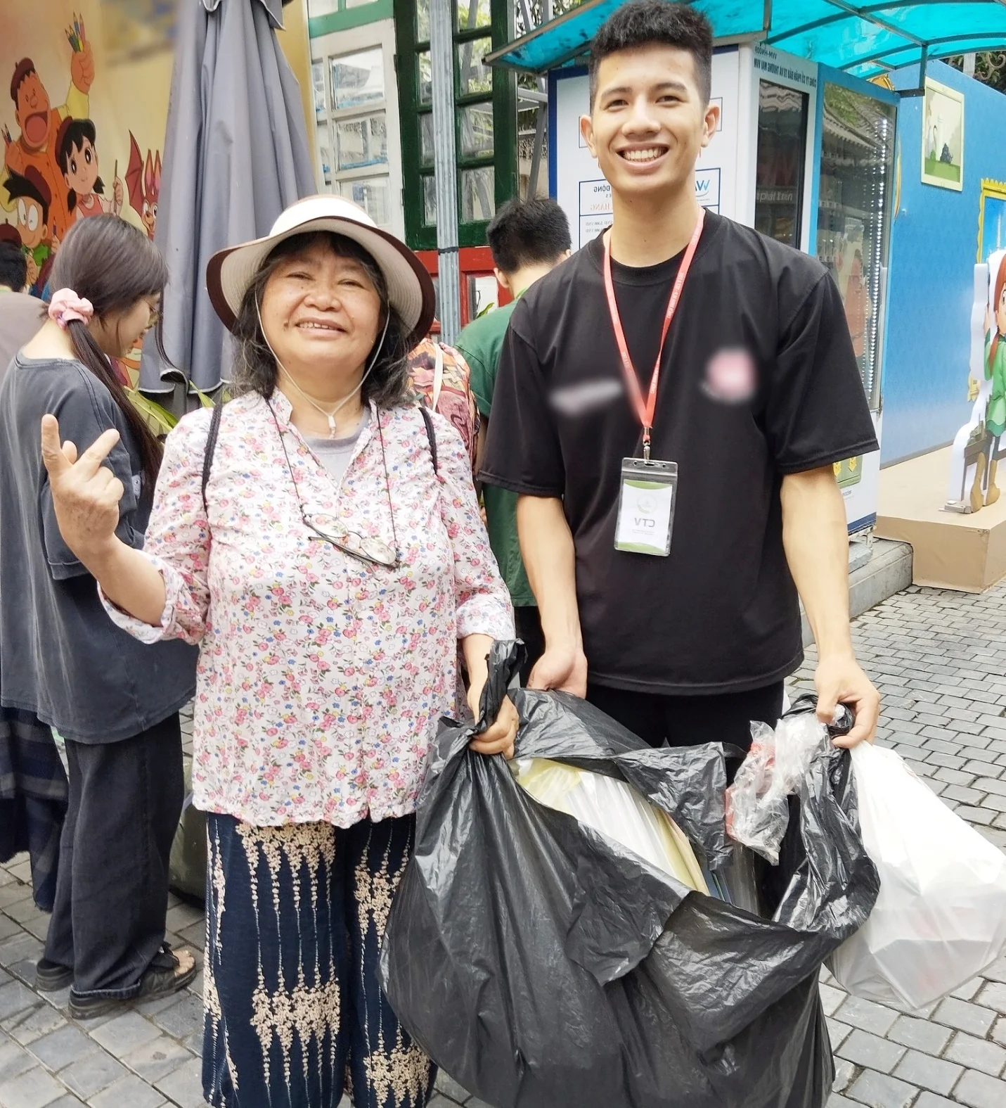 A 13-Year Mission of Love: The U70 PhD Cleaning Hoan Kiem Lake Every Day