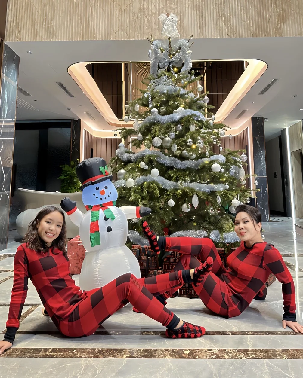 Comedian Viet Huong Celebrates a Warm and Joyful Christmas with Family