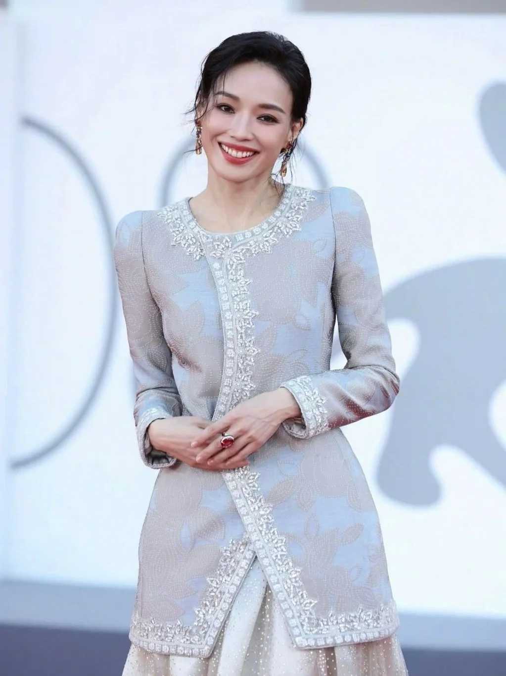 Shu Qi Radiates Timeless Classic Beauty at Venice Closing Ceremony