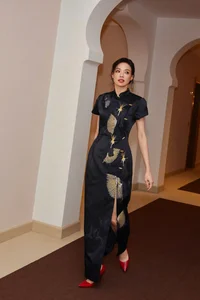 Shu Qi Radiates Timeless Classic Beauty at Venice Closing Ceremony - image 6