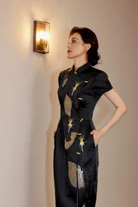 Shu Qi Radiates Timeless Classic Beauty at Venice Closing Ceremony - image 7