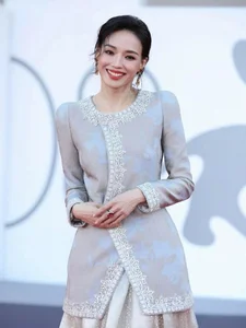 Shu Qi Radiates Timeless Classic Beauty at Venice Closing Ceremony - image 1
