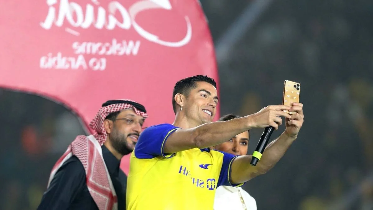 The Billion-Dollar List: Top 10 Footballers by Cumulative Transfer Fees