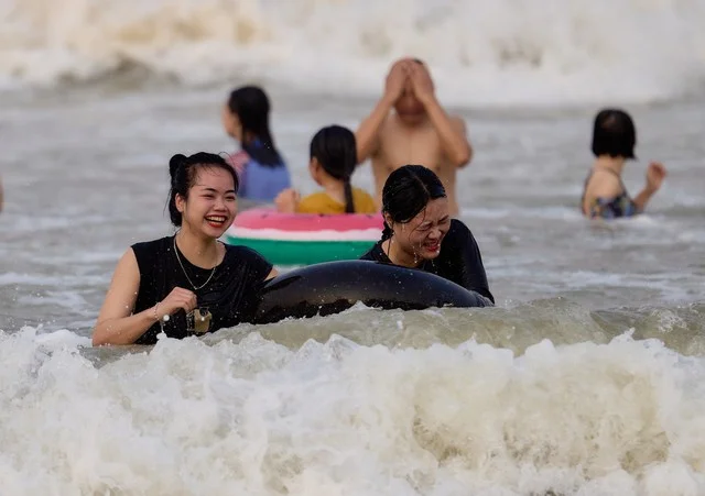 Packed to the Brim: Thousands of Tourists Flock to Sam Son Beach for Summer