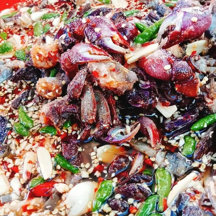 Quoc Truong Challenges Tieu Vy with 5 Unique Delicacies from His Hometown