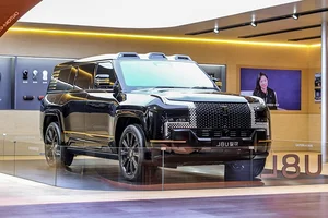 Yangwang U8L: China's Luxury SUV Rivaling the Rolls-Royce Cullinan - image 9