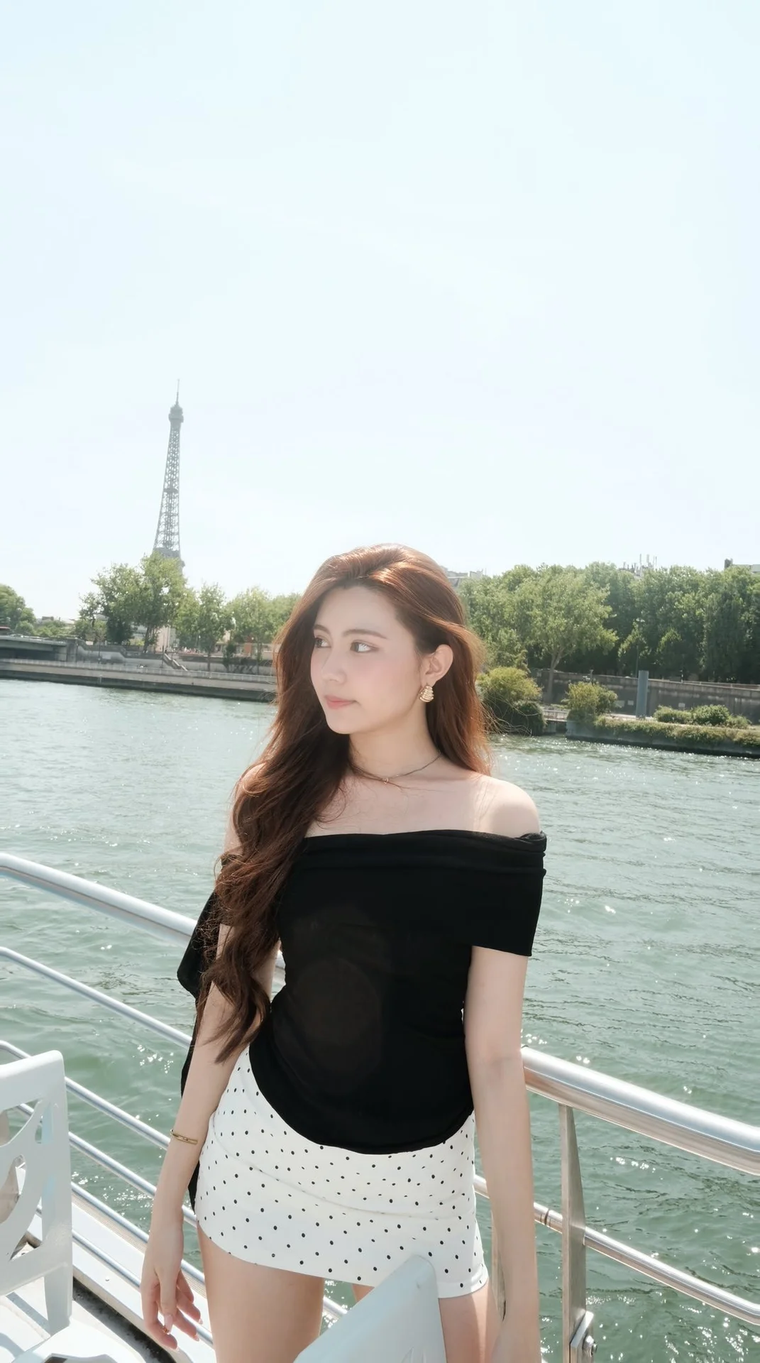 Linh Dan Captures Hearts with Stunning Travel Photos in Paris France