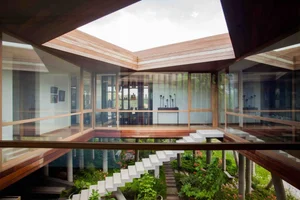 Innovative Floating House Design with Stunning Open-Air Skylight - image 4