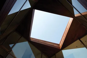 Innovative Floating House Design with Stunning Open-Air Skylight - image 3