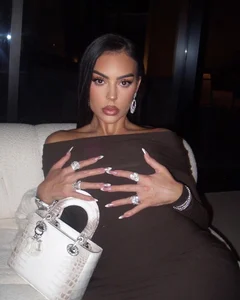 Georgina Rodriguez Embraces the Bold and Luxurious 'Mob Wife' Fashion Trend - image 2