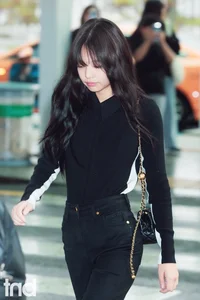 Jennie of BLACKPINK Stuns in Minimalist Airport Fashion Look - image 0