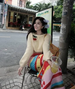 Saigon Hot Girl Showcases Stunning Abs and Tiny Waist in New Viral Gallery - image 9